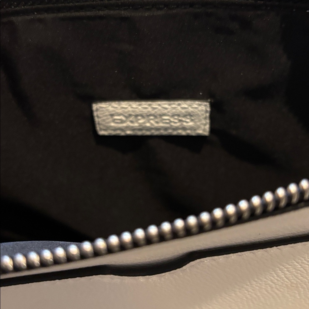 NWOT Express White Hand/ Cross Body Bag - Picture 3 of 5